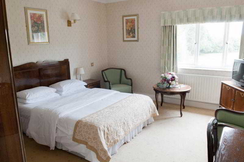 Hadlow Manor Hotel Bagian luar foto